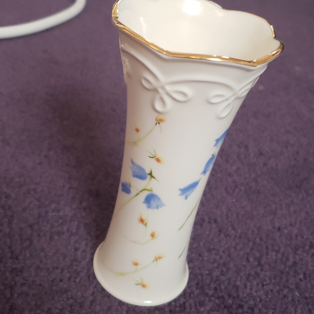 Lenox vase cute small flowers